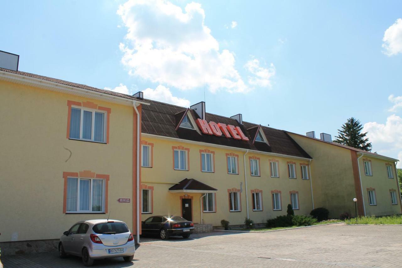 Kremin Hotel Kremenets Bagian luar foto