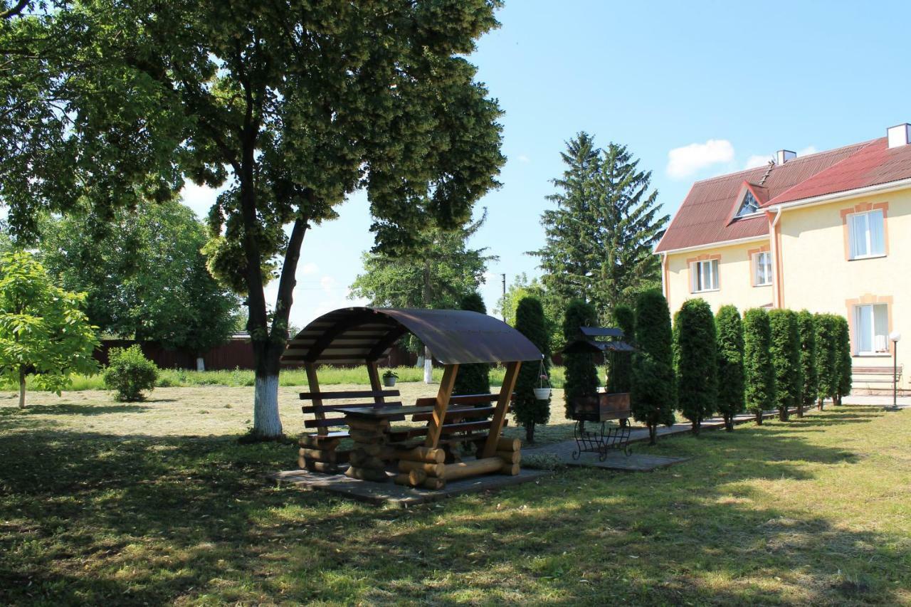 Kremin Hotel Kremenets Bagian luar foto