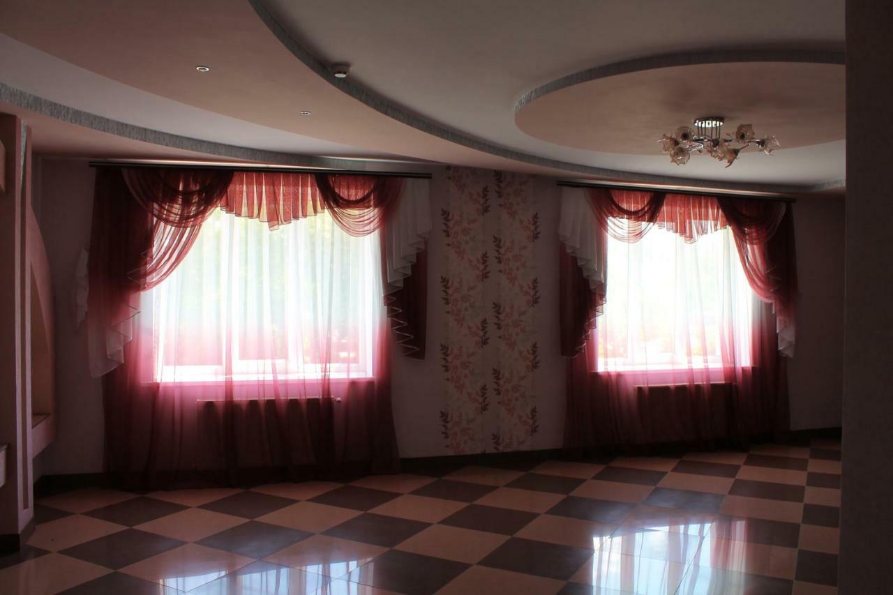 Kremin Hotel Kremenets Bagian luar foto