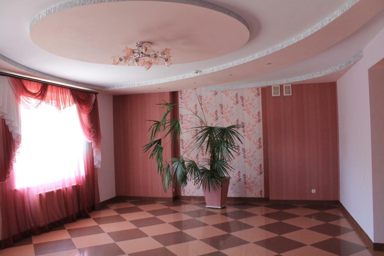 Kremin Hotel Kremenets Bagian luar foto