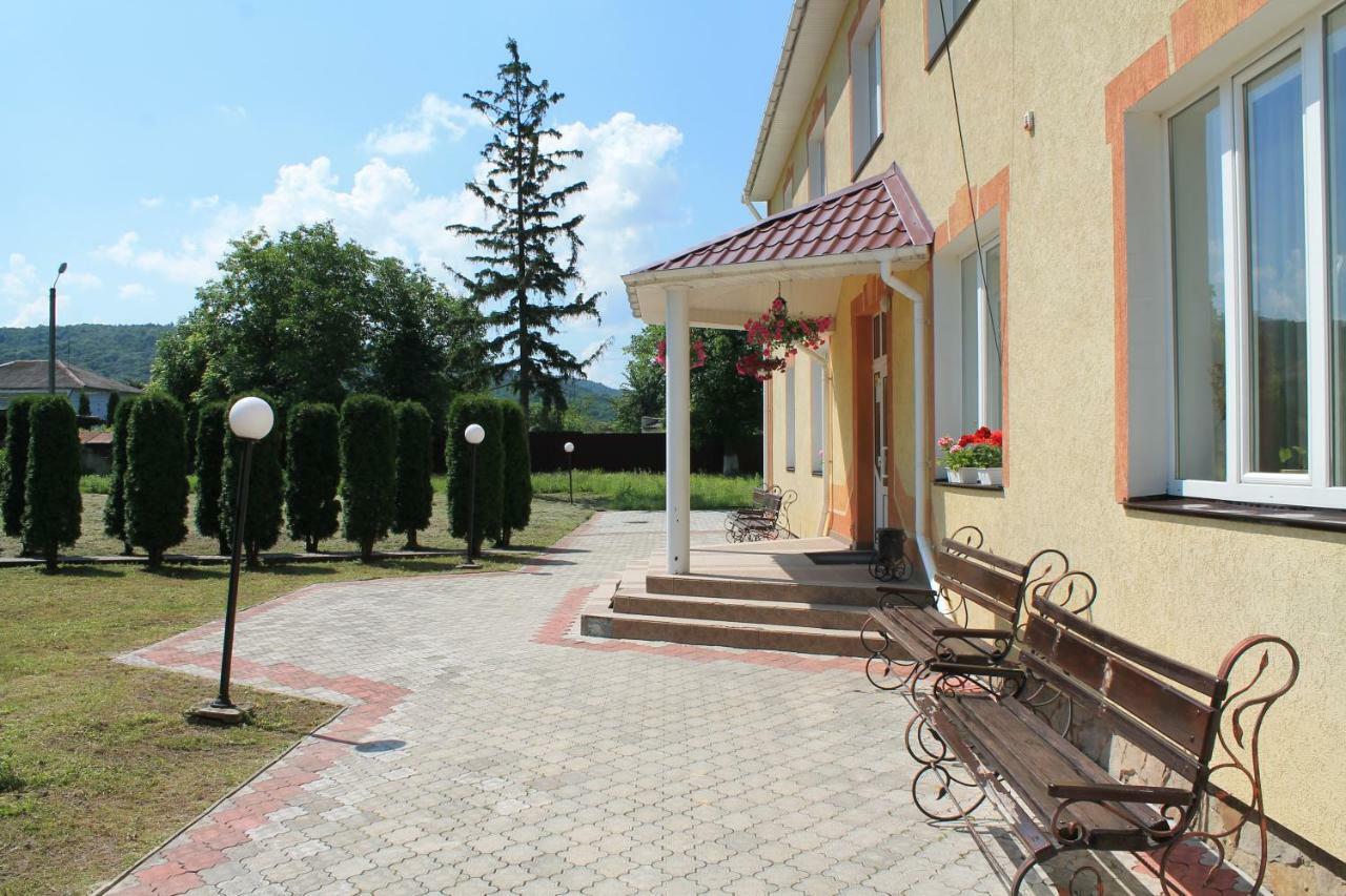 Kremin Hotel Kremenets Bagian luar foto