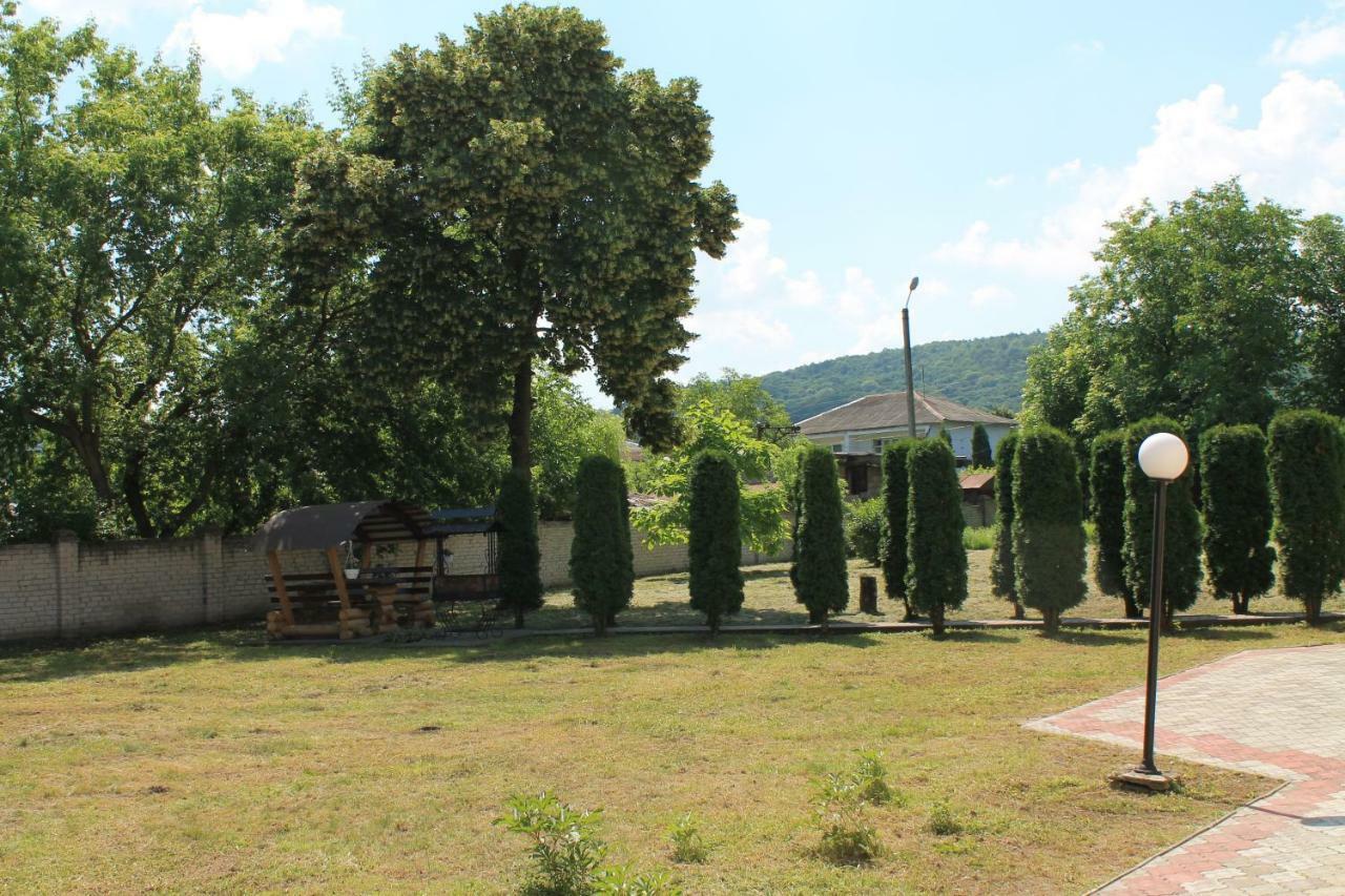 Kremin Hotel Kremenets Bagian luar foto