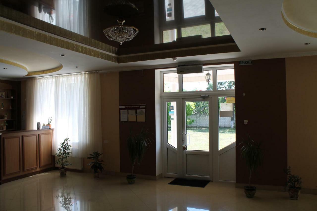 Kremin Hotel Kremenets Bagian luar foto