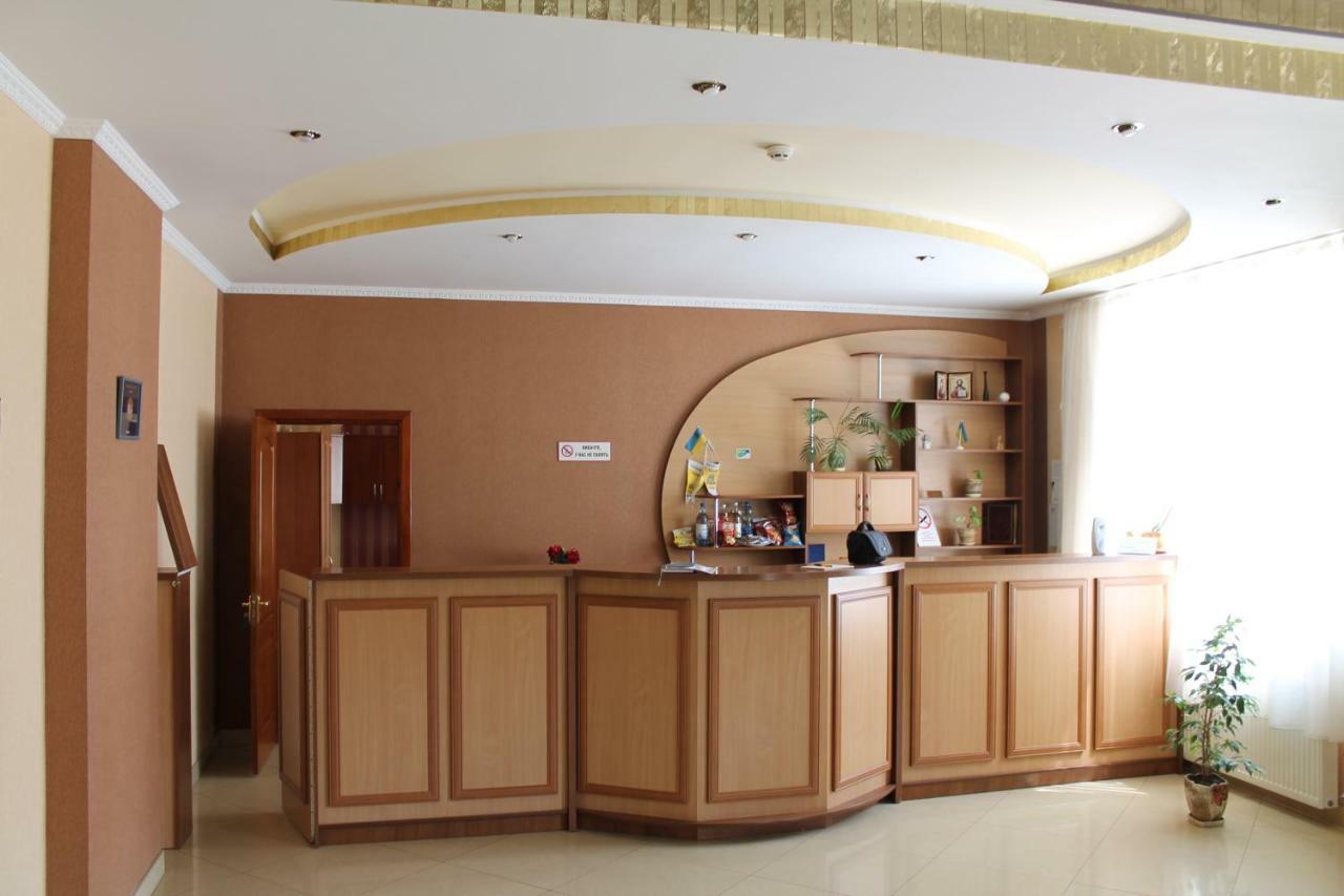 Kremin Hotel Kremenets Bagian luar foto