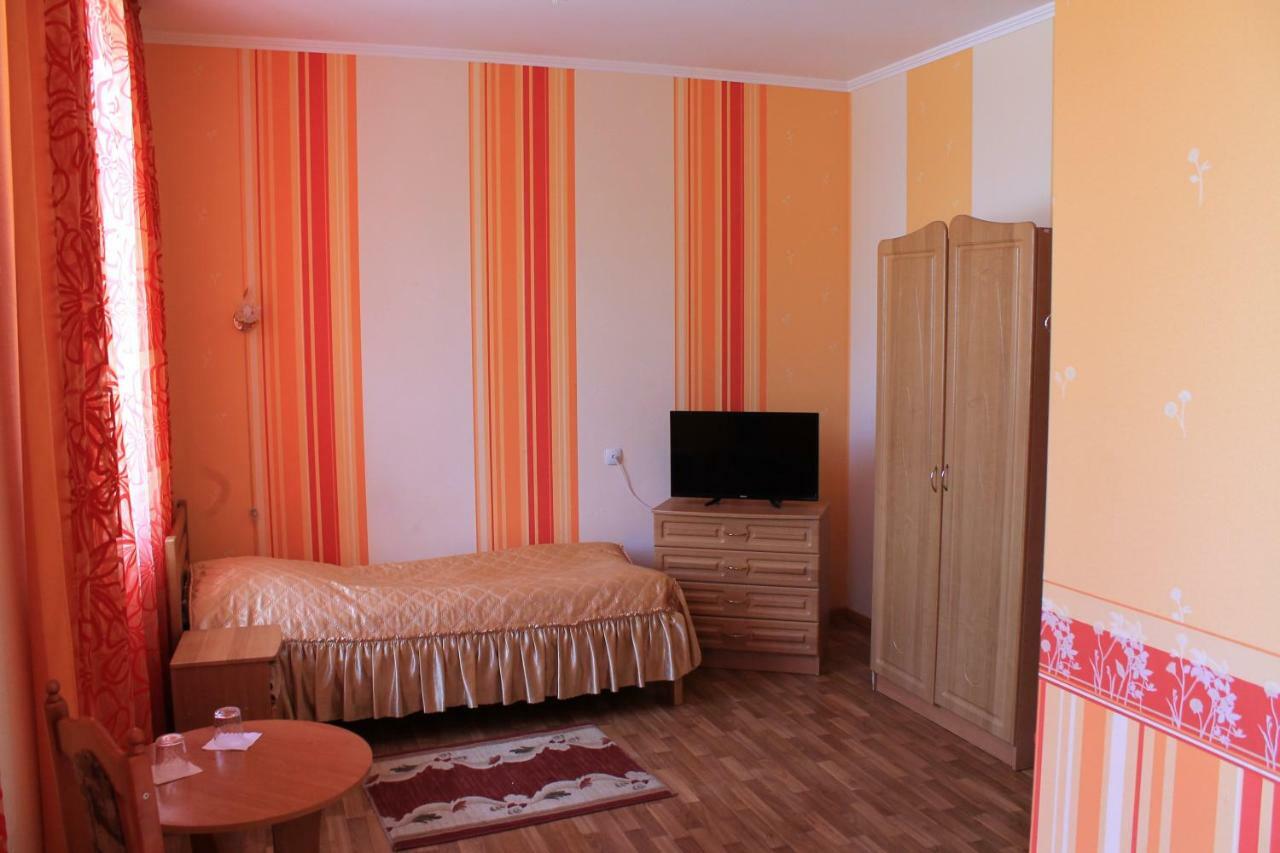 Kremin Hotel Kremenets Bagian luar foto