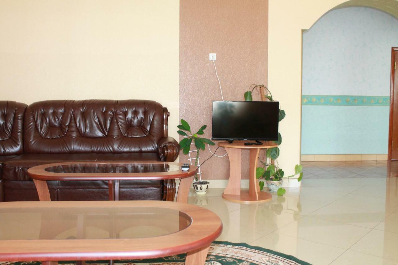 Kremin Hotel Kremenets Bagian luar foto