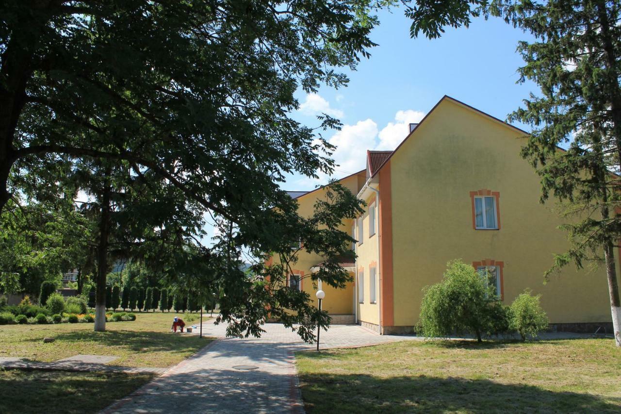 Kremin Hotel Kremenets Bagian luar foto
