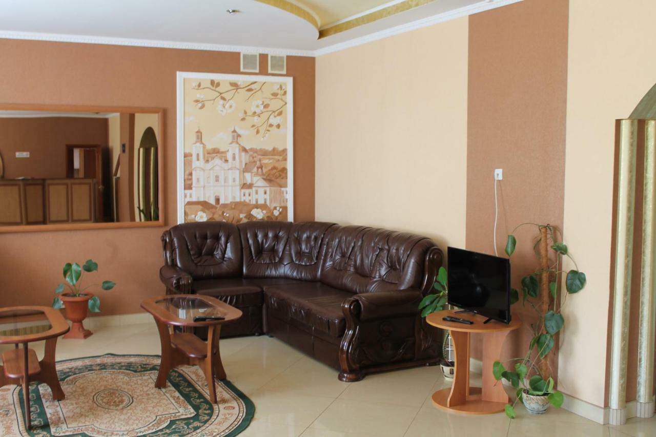 Kremin Hotel Kremenets Bagian luar foto