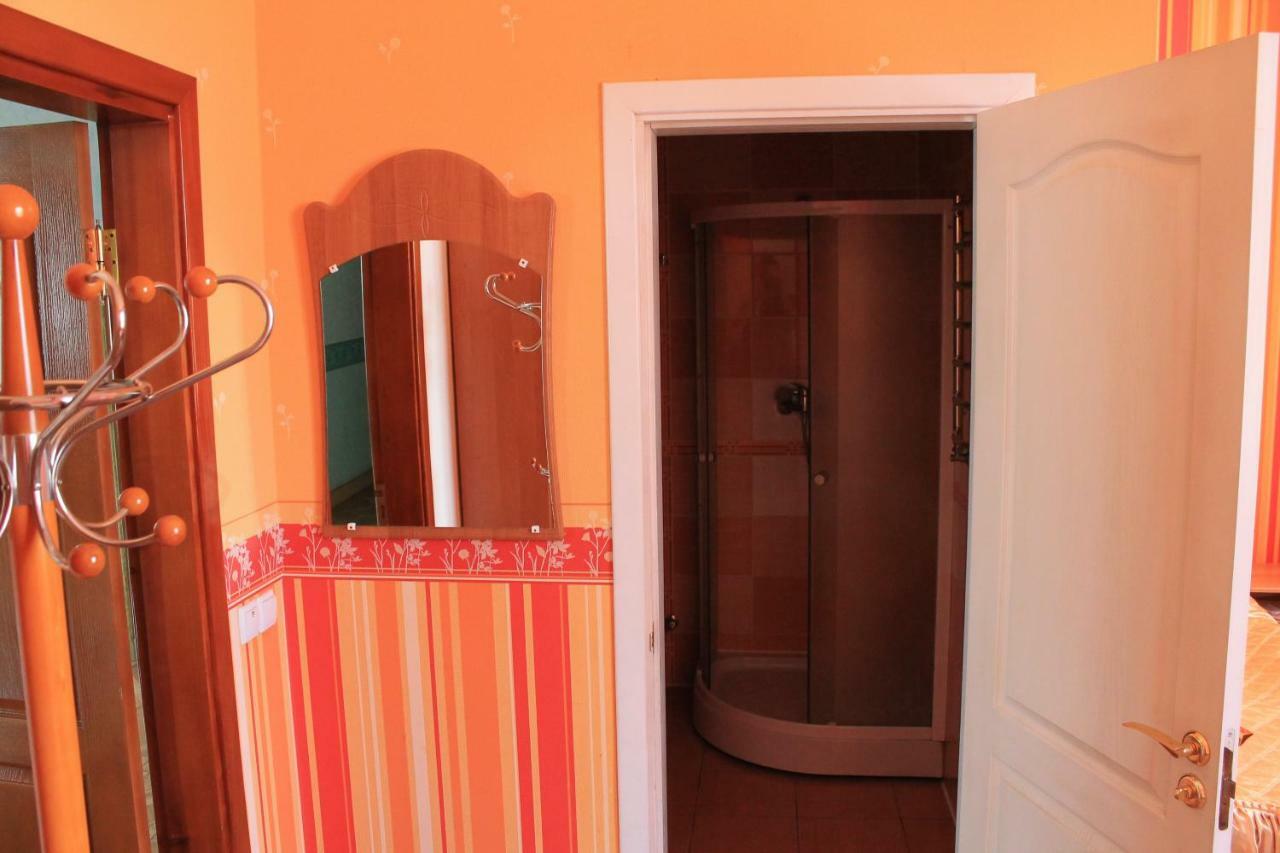 Kremin Hotel Kremenets Bagian luar foto