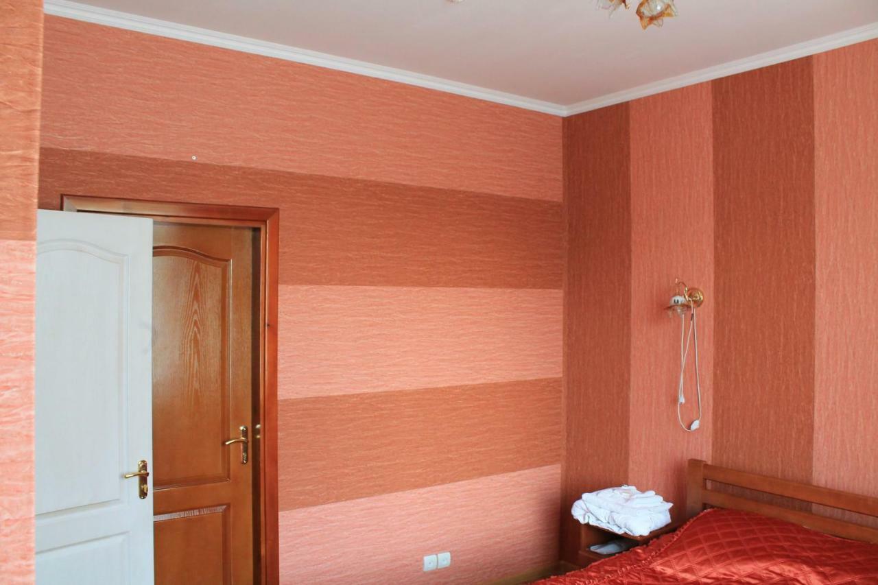 Kremin Hotel Kremenets Bagian luar foto