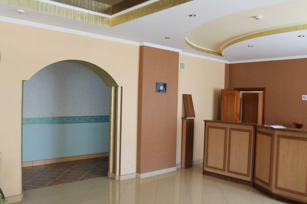 Kremin Hotel Kremenets Bagian luar foto