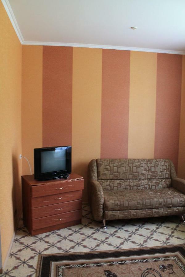 Kremin Hotel Kremenets Bagian luar foto