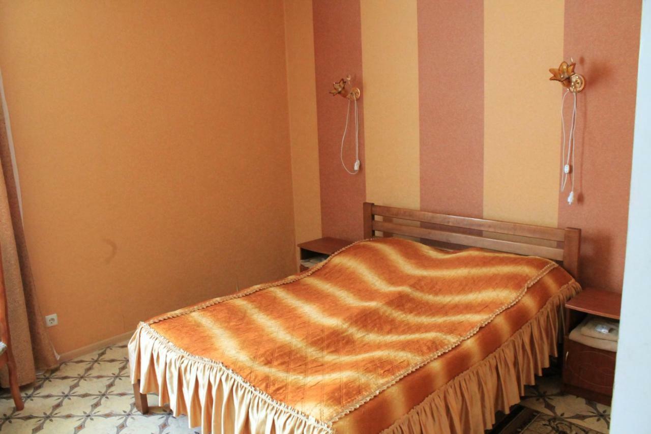 Kremin Hotel Kremenets Bagian luar foto