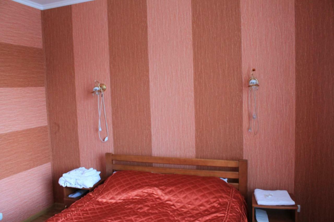 Kremin Hotel Kremenets Bagian luar foto