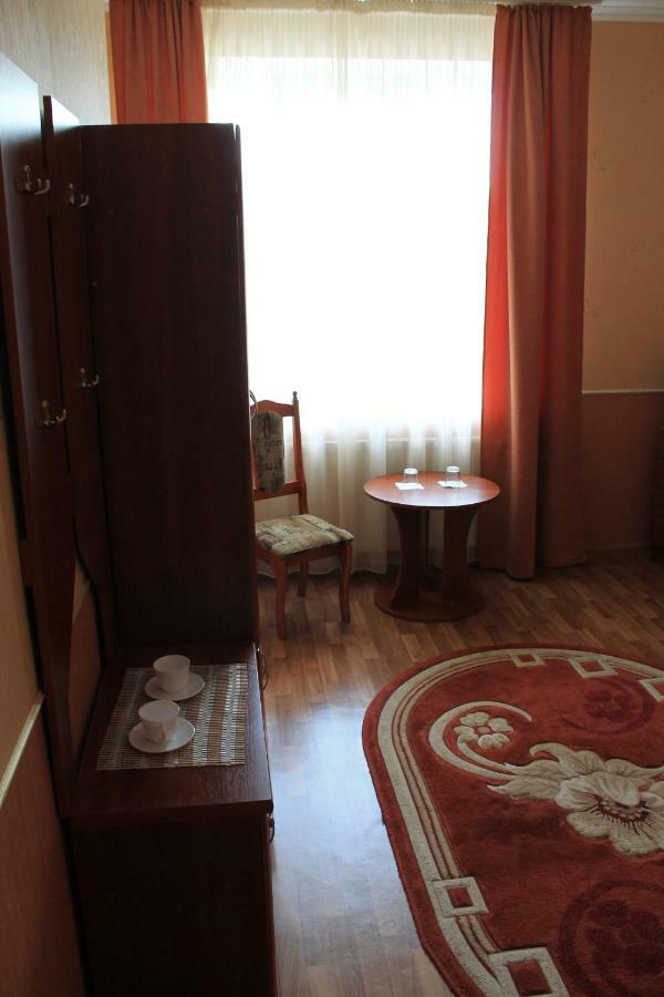 Kremin Hotel Kremenets Bagian luar foto