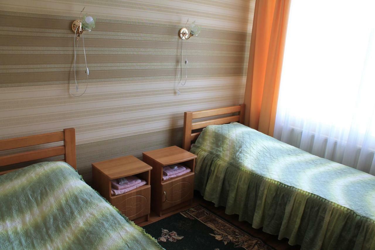 Kremin Hotel Kremenets Bagian luar foto