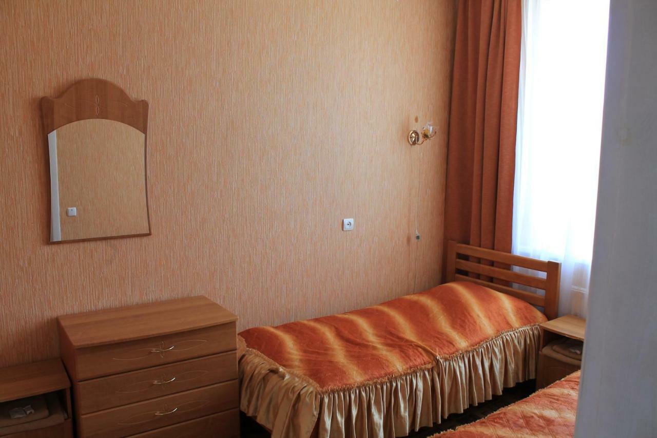 Kremin Hotel Kremenets Bagian luar foto