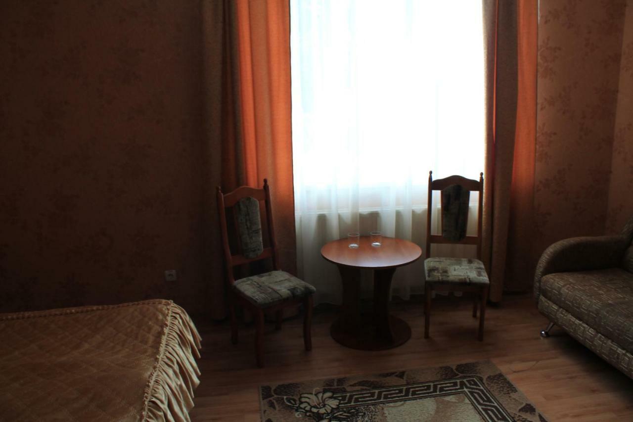Kremin Hotel Kremenets Bagian luar foto