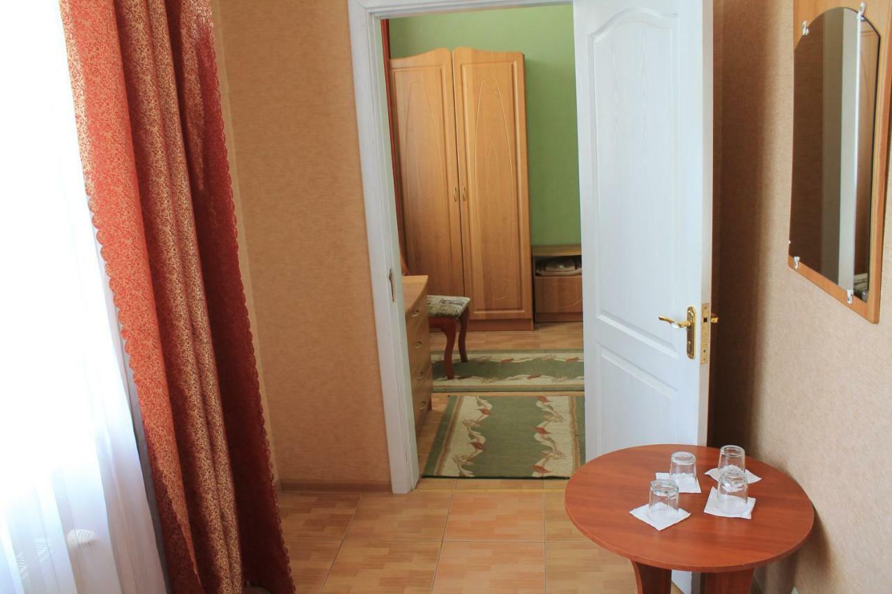 Kremin Hotel Kremenets Bagian luar foto