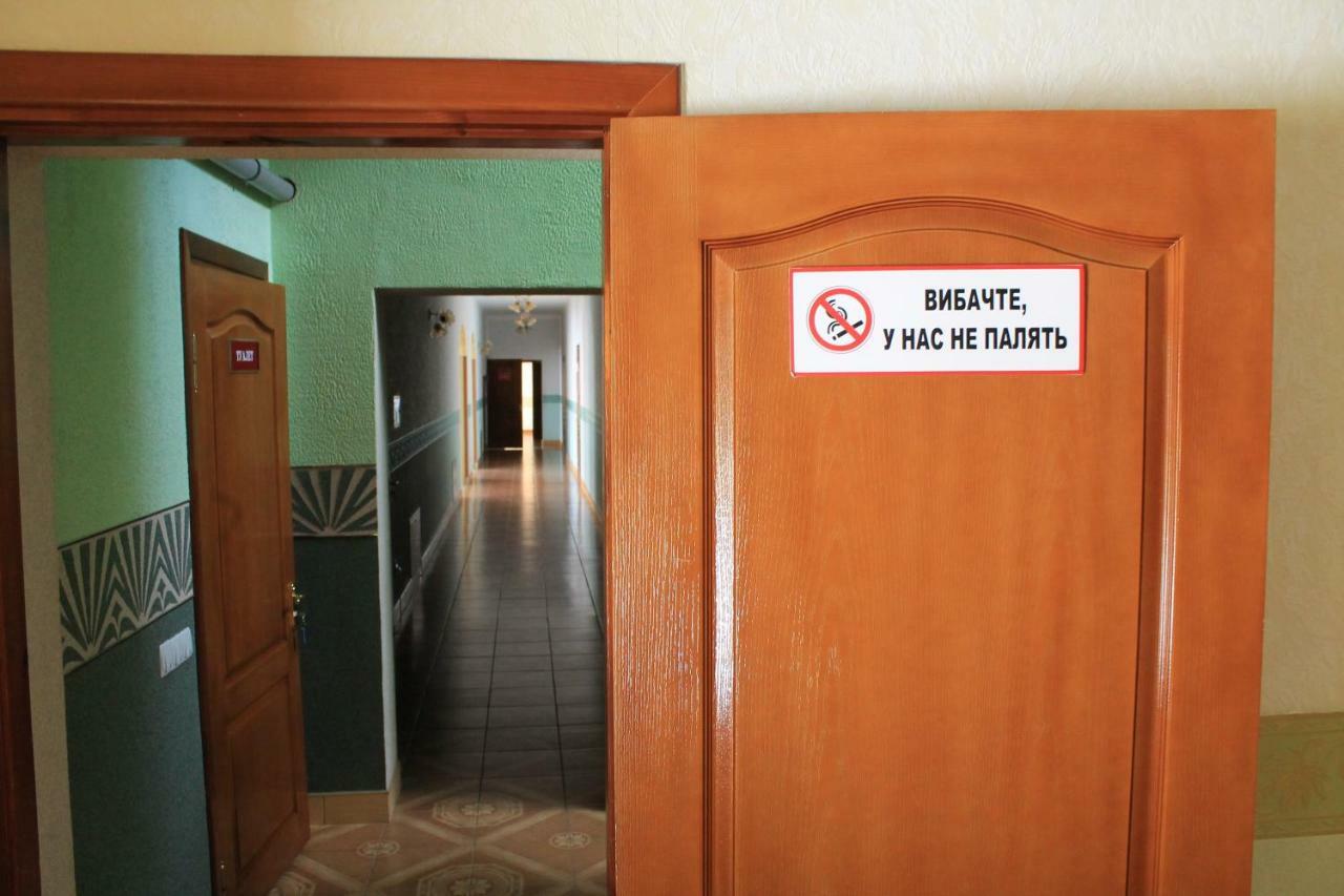 Kremin Hotel Kremenets Bagian luar foto