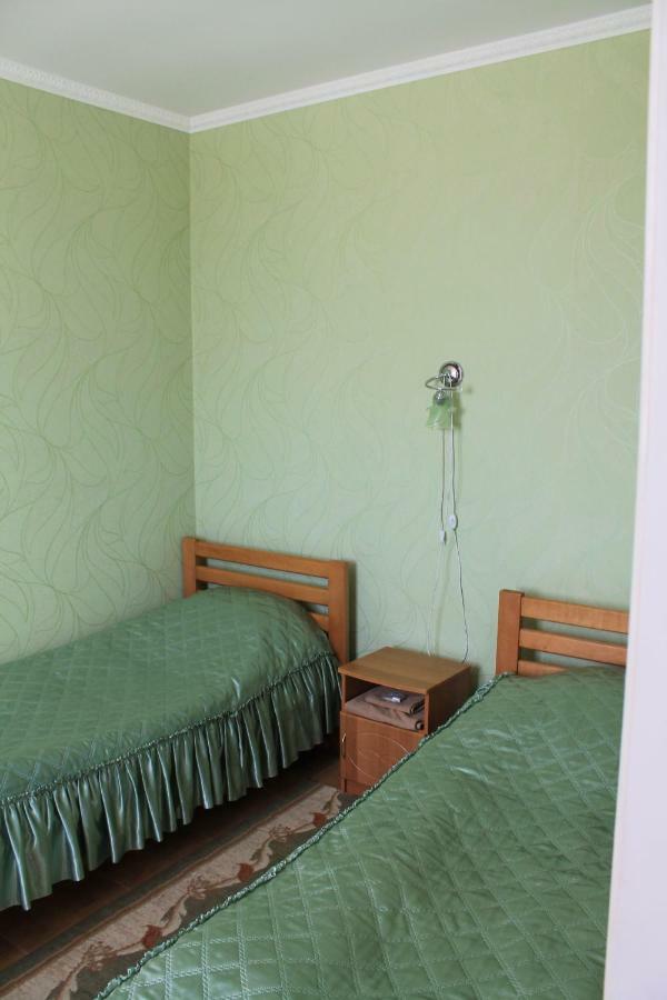 Kremin Hotel Kremenets Bagian luar foto