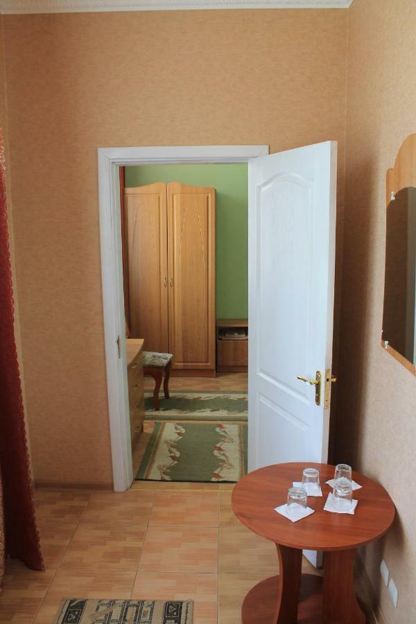 Kremin Hotel Kremenets Bagian luar foto