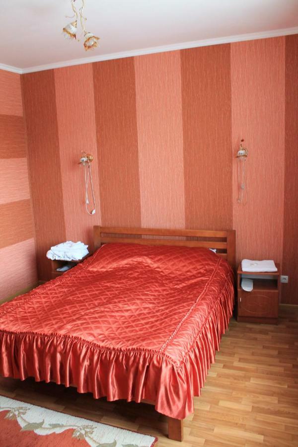 Kremin Hotel Kremenets Bagian luar foto