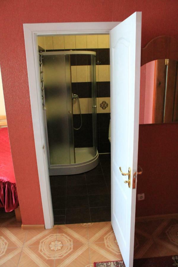 Kremin Hotel Kremenets Bagian luar foto