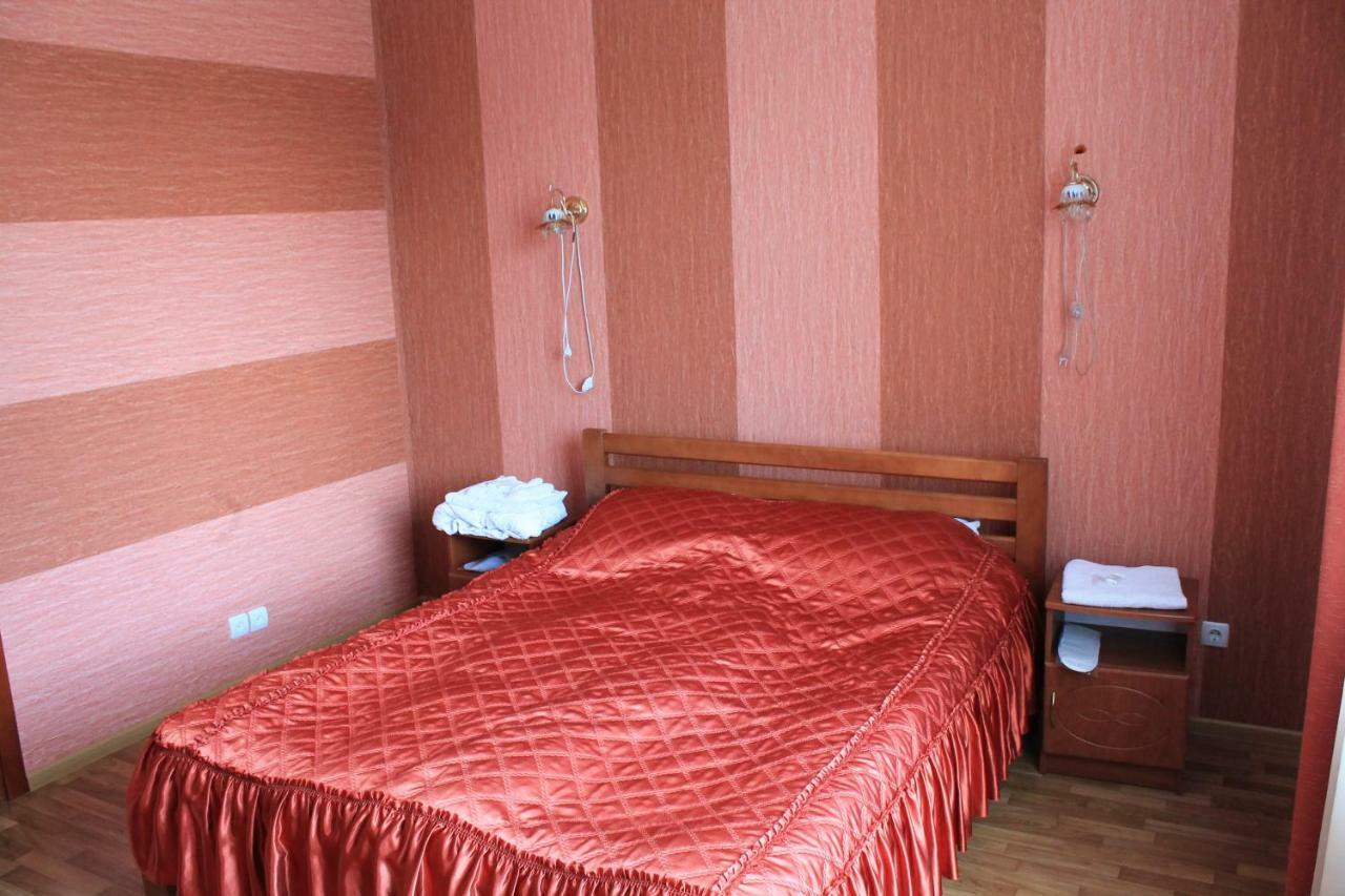 Kremin Hotel Kremenets Bagian luar foto